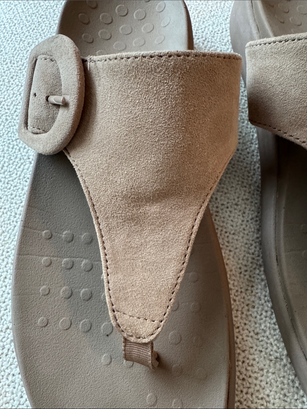 🍁Comfy Vionic Flip Flops🍁 - Picture 3 of 8